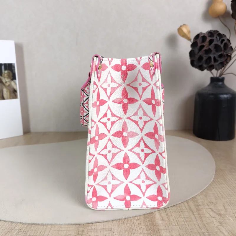 Louis Vuitton Shoulder Bag Onthego Collection PVC Small25 × 11.5 × 19 cm — detail view 1 of 12