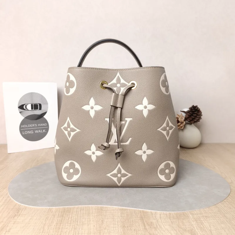 Louis Vuitton Shoulder Bag NÉONOÉ Bucket Bag · White Empreinte Embossed Calfskin Medium 26 × 17.5 × 26 cm