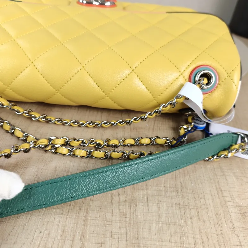 Chanel Crossbody Bag Classic Flap CF Yellow · Lambskin Medium 25.5 × 6.5 × 15.5 cm 23 — detail view 4 of 13