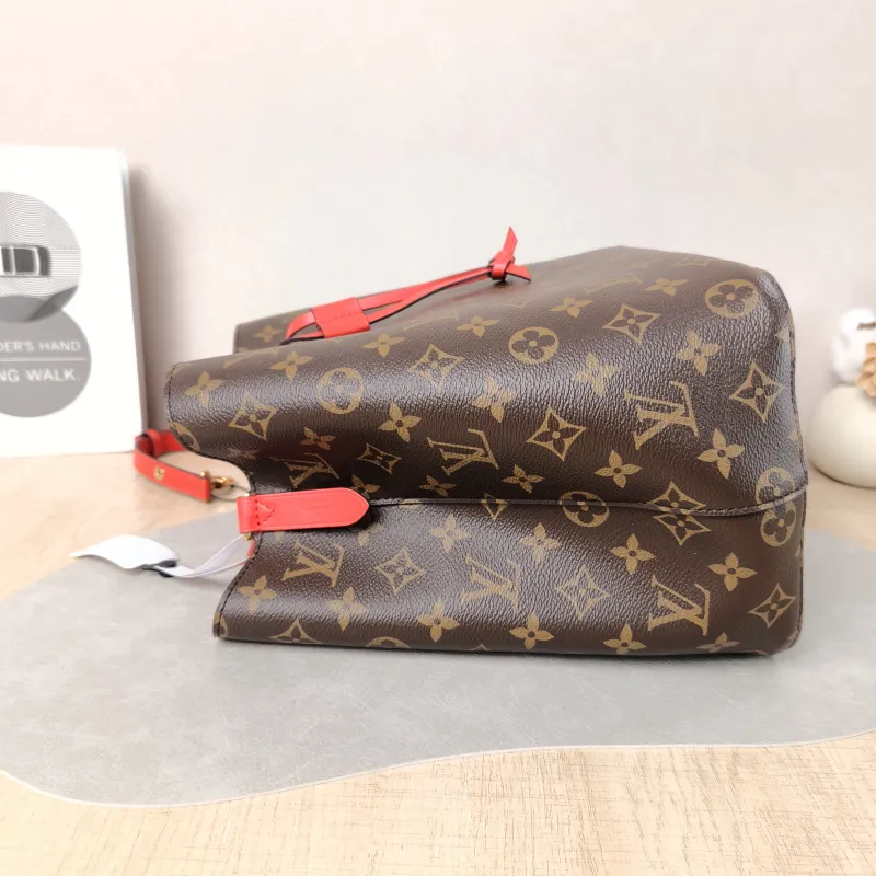 Louis Vuitton Shoulder Bag NÉONOÉ Bucket Bag PVC Medium 26 × 17.5 × 26 cm — detail view 2 of 11
