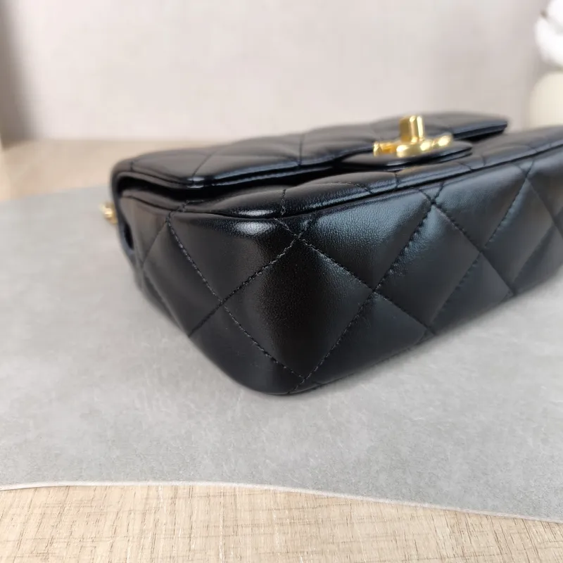 Chanel Crossbody Bag 23p Black Lambskin Mini 20 × 8 × 14 cm — detail view 7 of 12