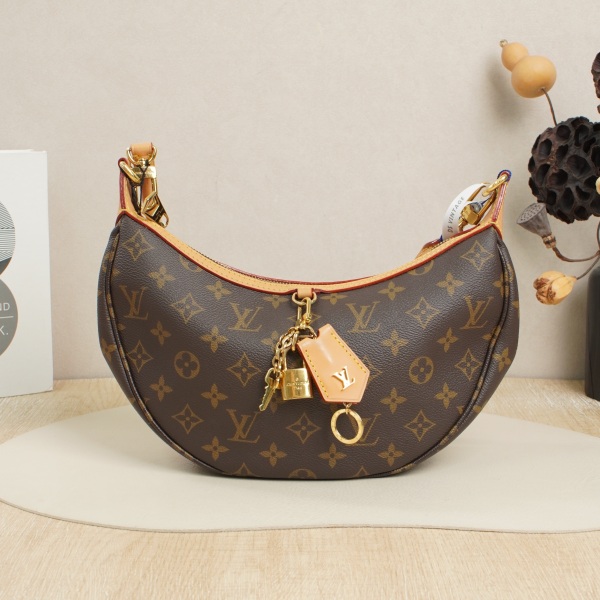 Louis Vuitton Crossbody Bag · Looping Monogram PVC2828 × 7 × 15 cm