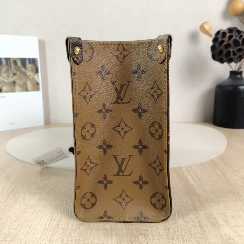 Louis Vuitton Shoulder Bag Onthego Monogram PVC Small25 × 11.5 × 19 cm — detail view 1 of 12