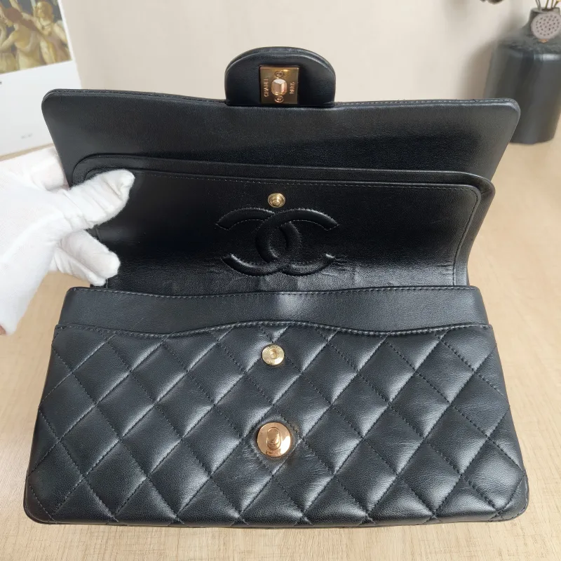 Chanel Crossbody Bag Classic Flap CF Black Calfskin Rose Gold Medium25.5 × 6.5 × 15.5 cm — detail view 2 of 10