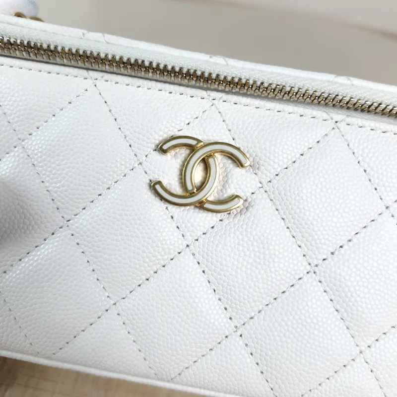 Chanel Crossbody Bag Edition White Grained Calfskin One Size16 × 8 × 9.5 cm — detail view 12 of 12