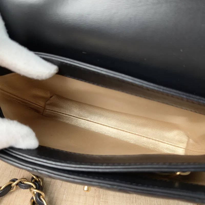 Chanel Crossbody Bag Crossbody Bag Black with Gold-Tone Hardware Lambskin Mini 20 × 6.5 × 13 cm — detail view 2 of 16