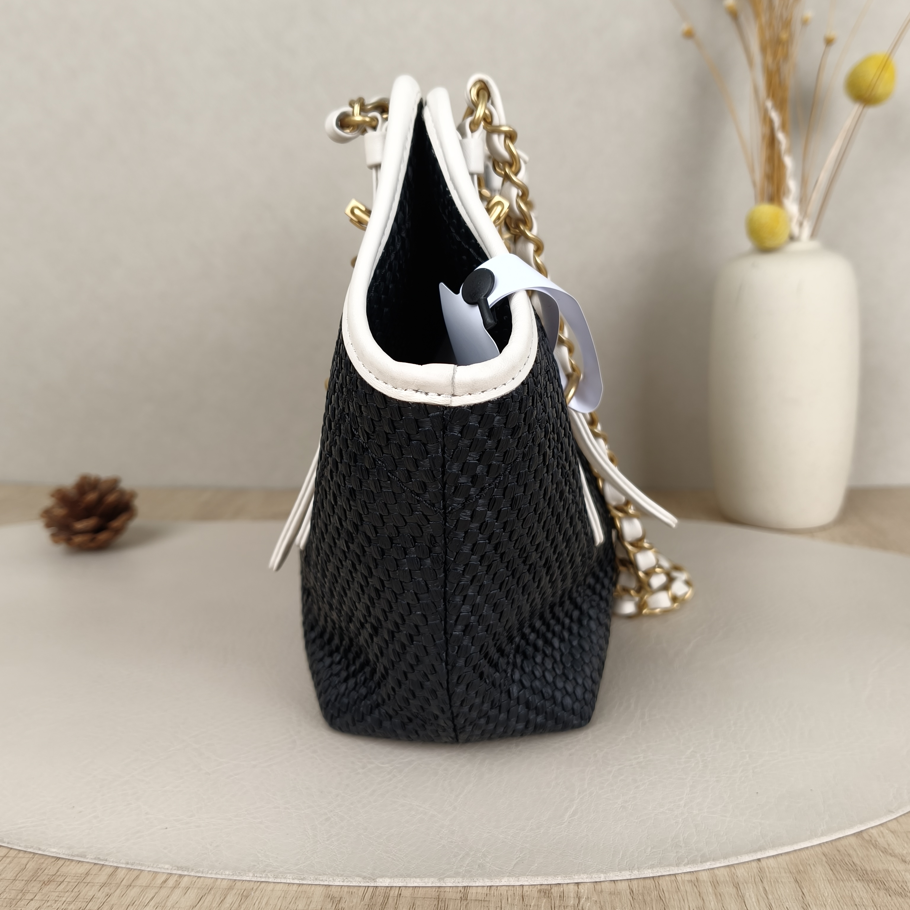 Chanel Shoulder Bag White Woven One Size19 × 7 × 20 cm — cover view 7 of 9