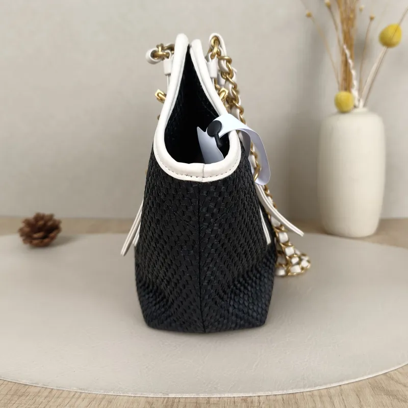 Chanel Shoulder Bag White Woven One Size19 × 7 × 20 cm — cover view 7 of 9