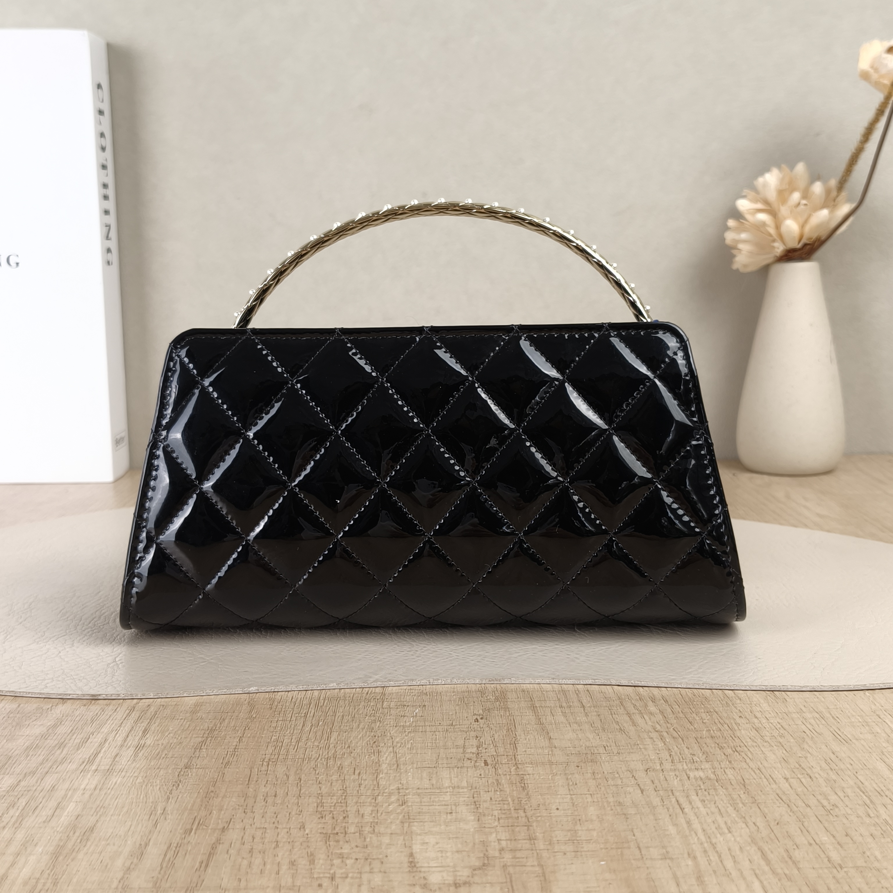 Chanel Crossbody Bag25b clutch with chain Pearl Crossbody Bag Black Patent Leather One Size21.5 × 6 × 16 cm — cover view 4 of 5