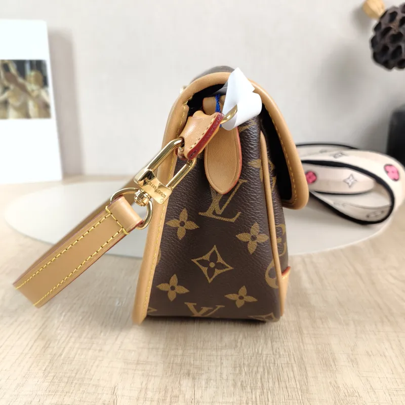 Louis Vuitton Crossbody Bag Diane Baguette Bag Shoulder Strap PVC Small 24 × 9 × 15 cm — detail view 9 of 13