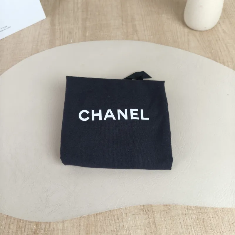 Chanel Crossbody Bag Le Boy​Black Calfskinmini18 × 8.5 × 16 cm — detail view 2 of 12