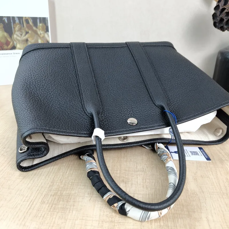 Hermès Top Handle Bag Garden Party 30 30Black Negonda Calfskin Medium30 × 13 × 21 cm — detail view 8 of 11