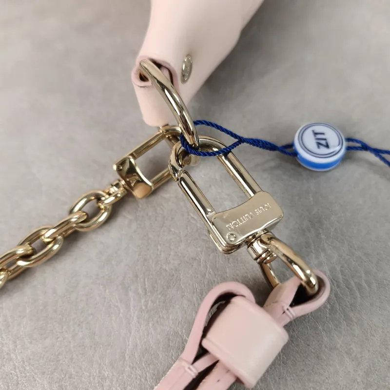 Louis Vuitton Crossbody Bag Loop Pink Calfskin Small23 × 6 × 13 cm — detail view 9 of 12