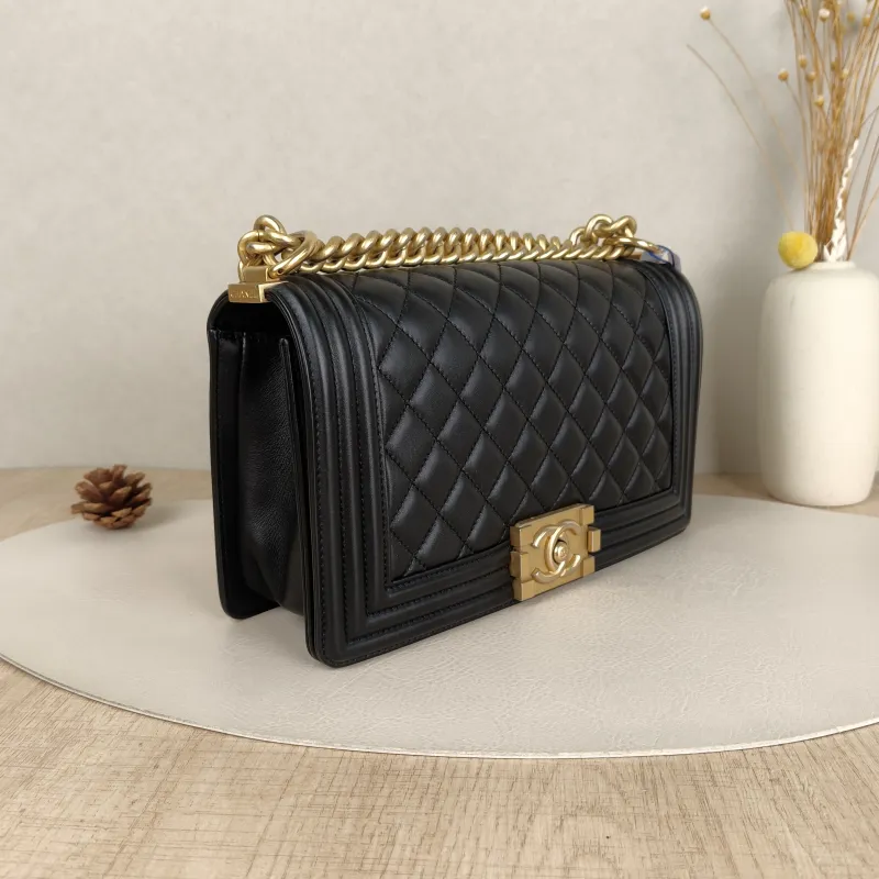 Chanel Crossbody Bag Le Boy​Black Calfskin25 × 9 × 15 cm — cover view 4 of 5