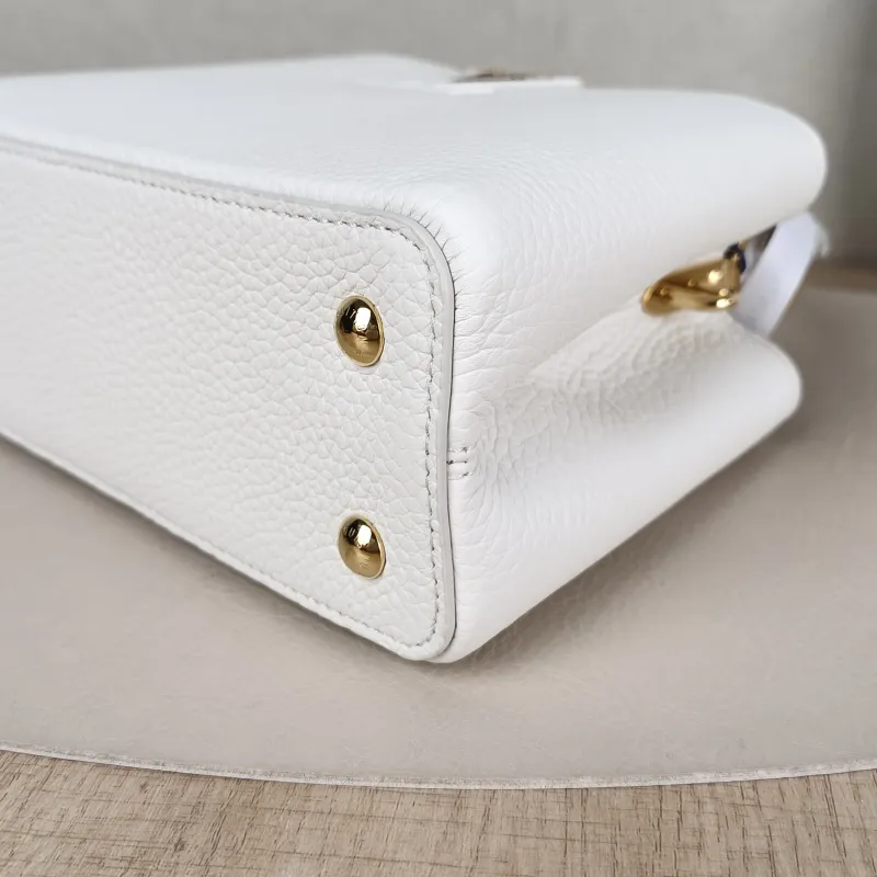 Louis Vuitton Shoulder Bag MY Capucines White Calfskin One Size 23 × 8 × 15 cm — detail view 5 of 13