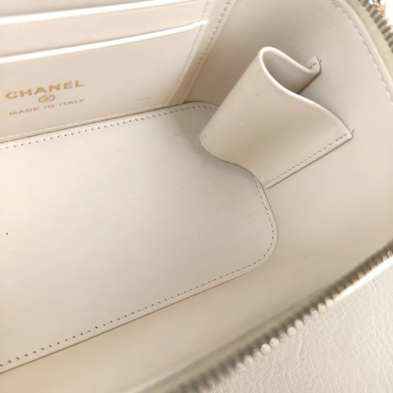 Chanel Crossbody Bag26c Edition Beige Grained Calfskin One Size17 × 8 × 9.5 cm — detail view 5 of 14