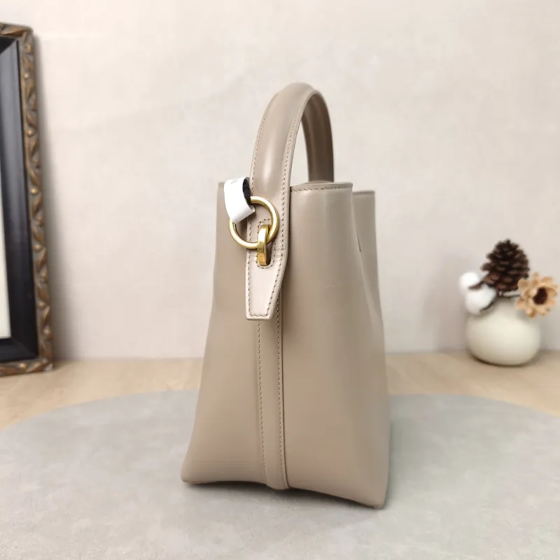 SAINT LAURENT Shoulder Bag LE 37 Brown Calfskin Small17 × 13 × 20 cm — detail view 3 of 13