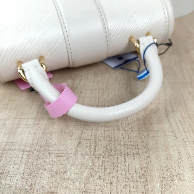 Louis Vuitton Crossbody Bag Hide and Seek Messenger Bag White Epi Embossed Calfskin One Size21 × 8 × 15 cm — detail view 11 of 14