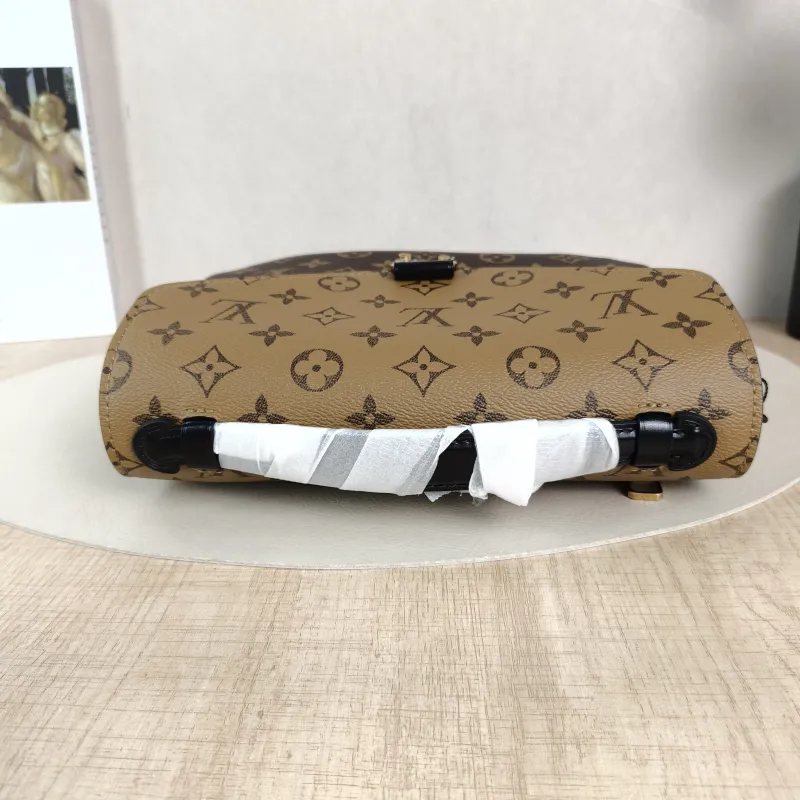 Louis Vuitton Crossbody Bag Pochette Métis Monogram Colorblock PVC Medium25 × 7 × 19 cm — detail view 12 of 12