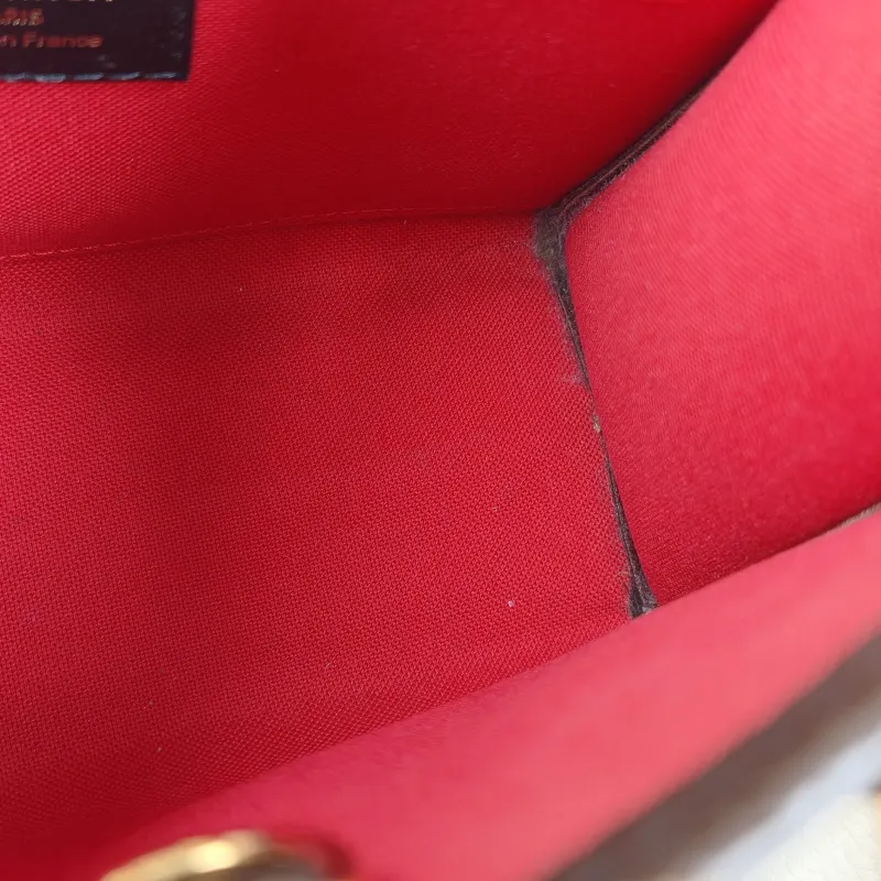 Louis Vuitton Crossbody Bag Onthego BB Monogram PVCBB18 × 8.5 × 15 cm — detail view 2 of 13