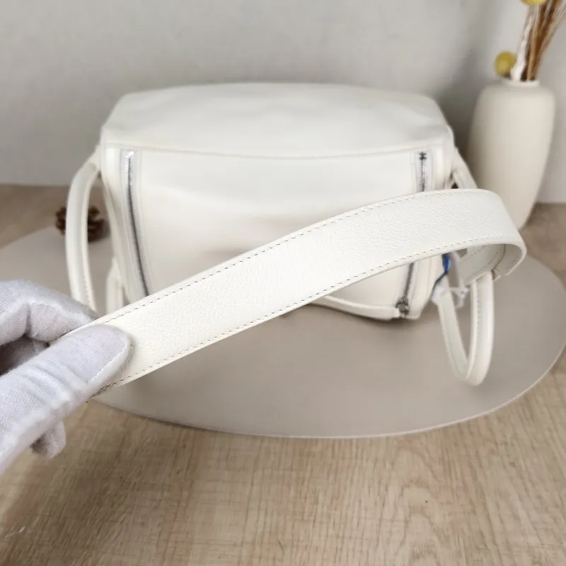 Hermès Crossbody Bag Lindy 2601White Evercolor Calfskin Small26 × 12 × 18 cm — detail view 9 of 14