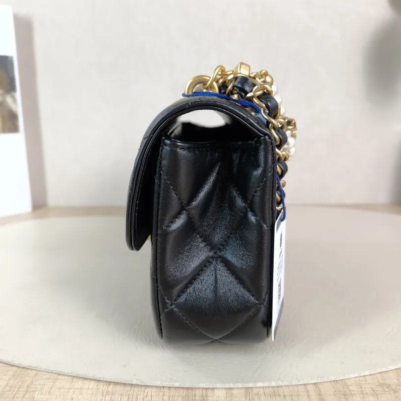 Chanel Crossbody Bag Pearl Black Calfskin Small 19 × 6 × 13 cm — detail view 10 of 13