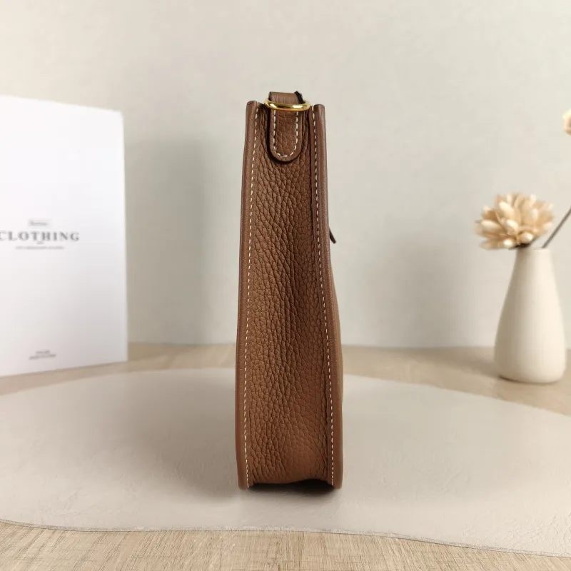 Hermès Crossbody Bag Evelyne Mini 16 Mini 16 Clemence Taurillon TC Calfskinmini17 × 5.5 × 18 cm — detail view 8 of 9