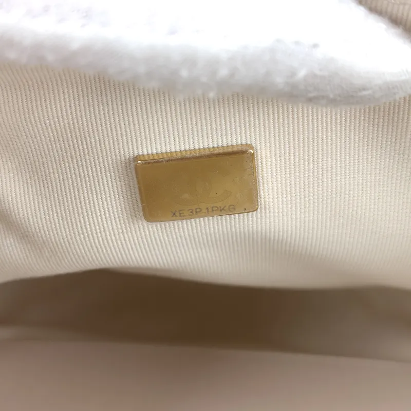 Chanel Shoulder Bag25s hobo White Lambskin Large32 × 6 × 20 cm — detail view 2 of 12