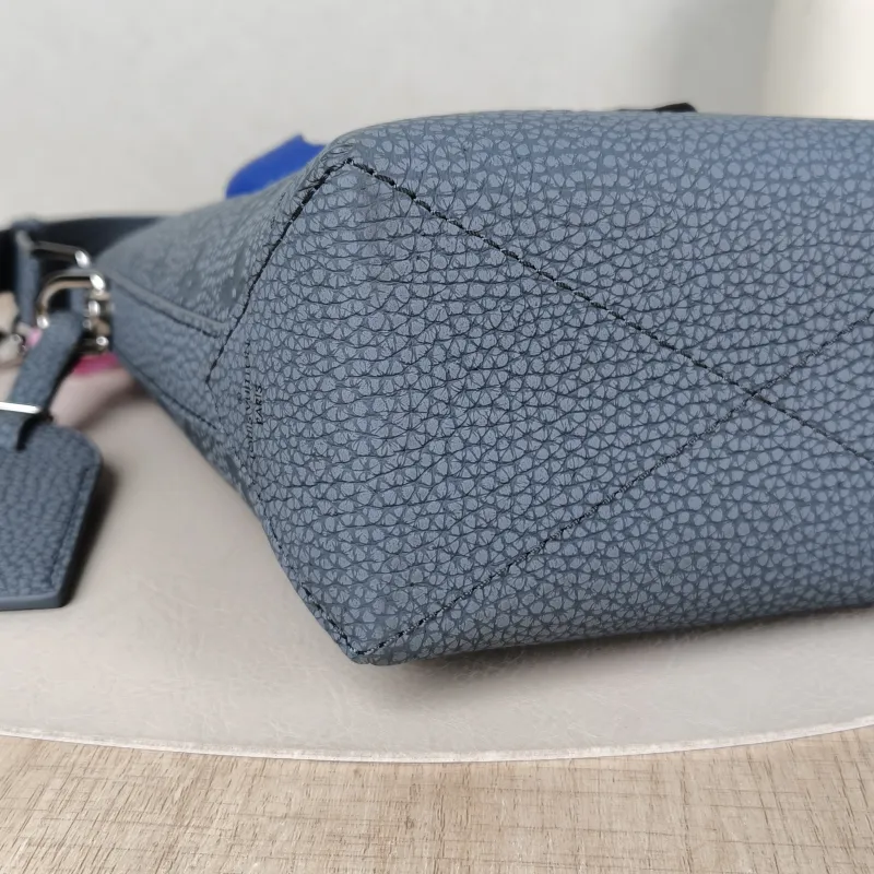 Louis Vuitton Shoulder Bag Hobo Cruiser Grey Calfskin Small 17 × 8.5 × 24 cm — detail view 8 of 9