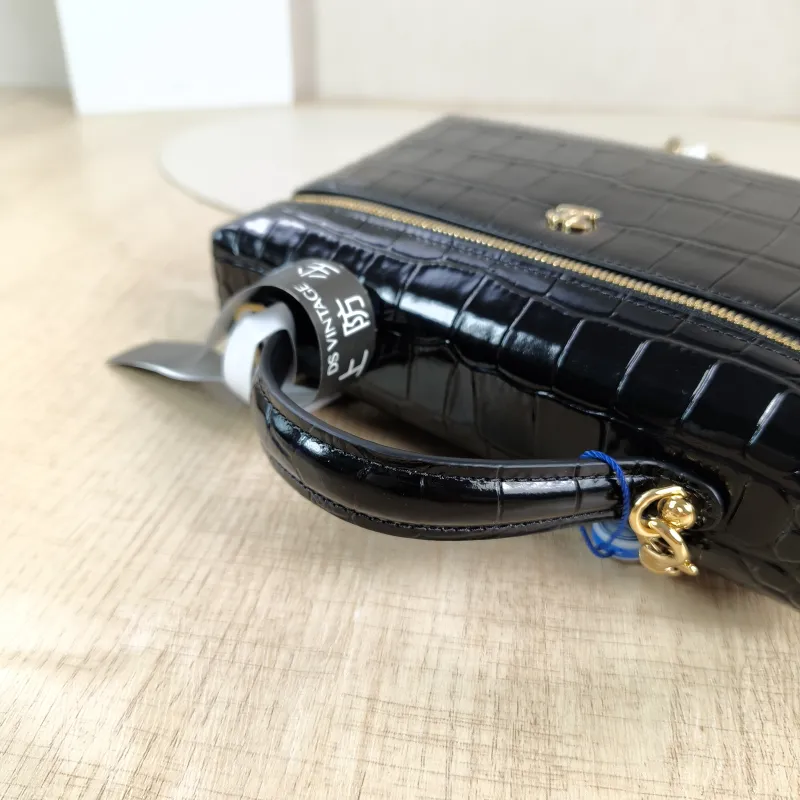 Chanel Crossbody Bag lp Vanity Case Bag Black Calfskin One Size 19.5 × 5 × 17 cm — detail view 11 of 15