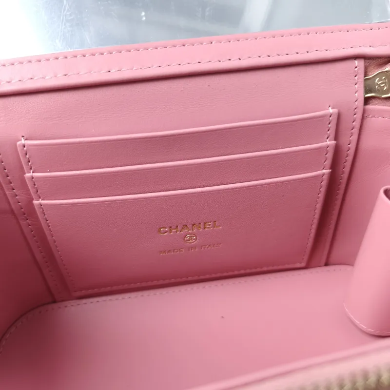 Chanel Crossbody Bag Pink Lambskin One Size17 × 8 × 9.5 cm — detail view 7 of 15