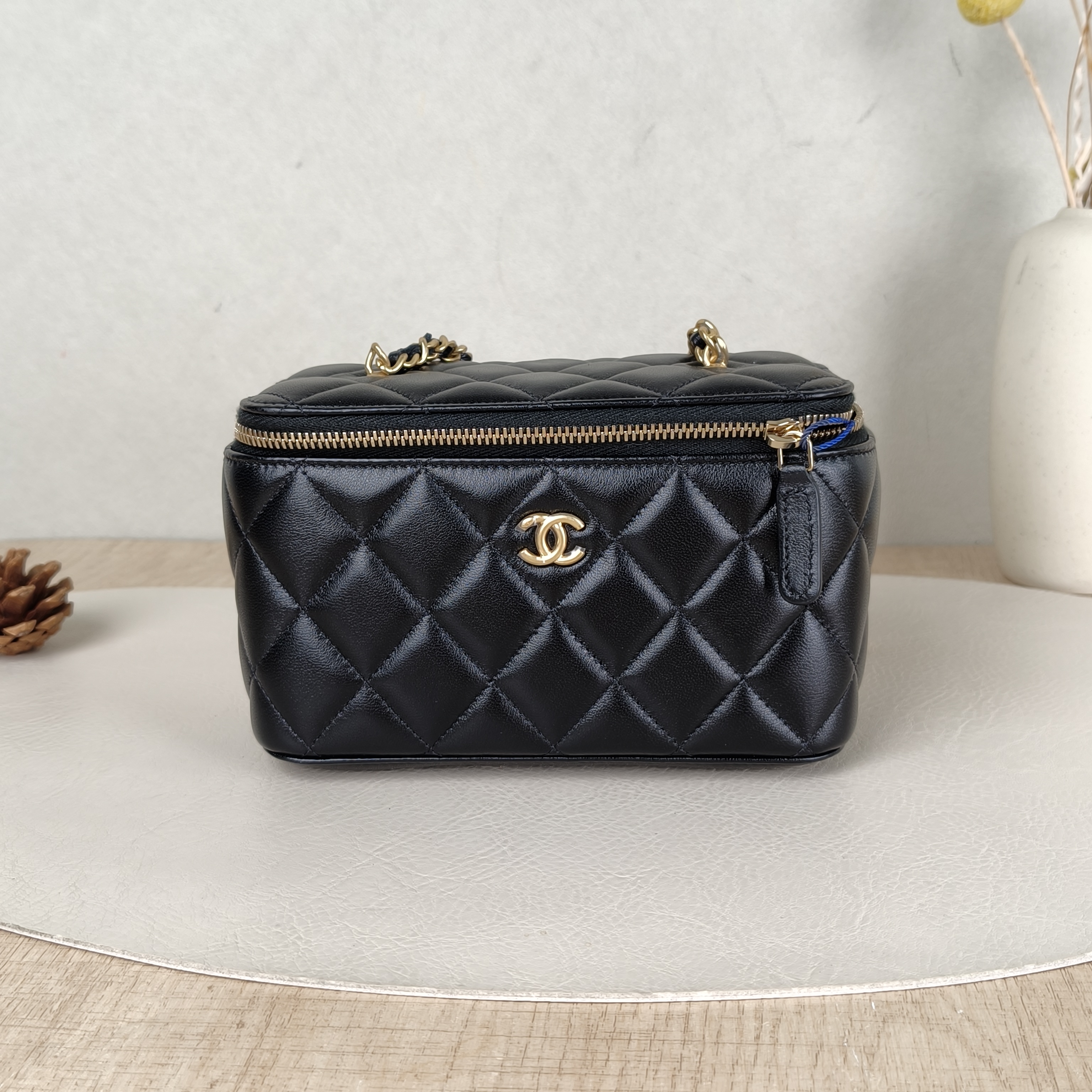 Chanel Crossbody Bag Edition Box Bag Cosmetic Bag Black Lambskin One Size17 × 8 × 9.5 cm