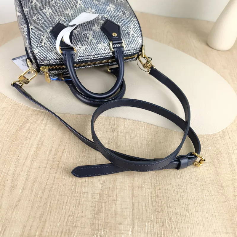 Louis Vuitton Crossbody Bag Speedy20 Grey Calfskin One Size 20.5 × 12 × 13.5 cm — detail view 10 of 10