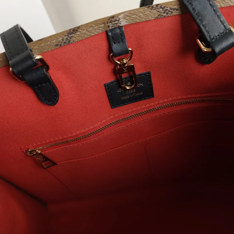 Louis Vuitton Shoulder Bag Onthego Medium Monogram PVC Medium 35 × 14 × 27 cm — detail view 10 of 10