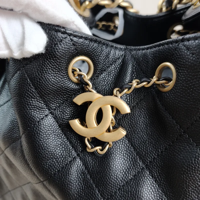 Chanel Shoulder Bag25Bag Black Grained Calfskin Small26 × 14 × 30 cm — detail view 4 of 12