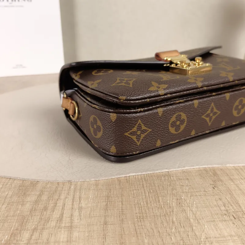 Louis Vuitton Crossbody Bag Pochette Métis East West Monogram PVC Small21.5 × 6 × 13.5 cm — detail view 6 of 13