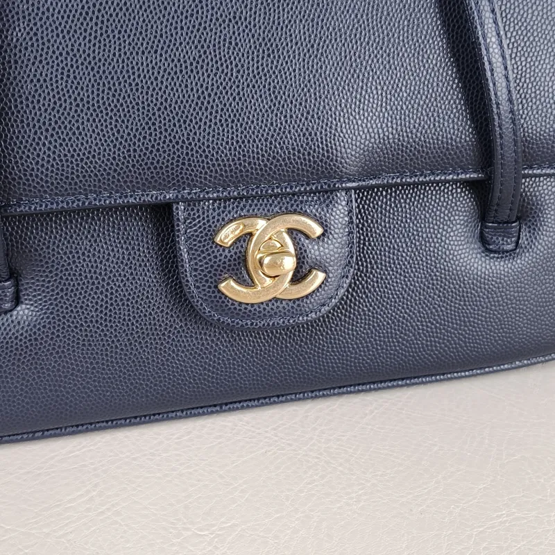 Chanel Shoulder Bag 26p preppy coco Navy Grained Calfskin Small 22 × 7 × 15 cm — detail view 11 of 12
