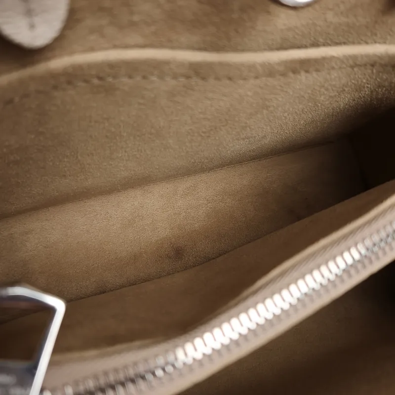 Louis Vuitton Crossbody Bag Marelle Tote Top Handle Bag White Epi Embossed Calfskin BB 25 × 11 × 17 cm — detail view 11 of 11