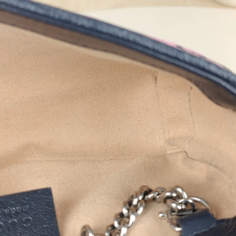 GUCCI Crossbody Bag GG Marmont Mini Marmont Mini Canvasmini16.5 × 4.5 × 9.5 cm — detail view 9 of 11