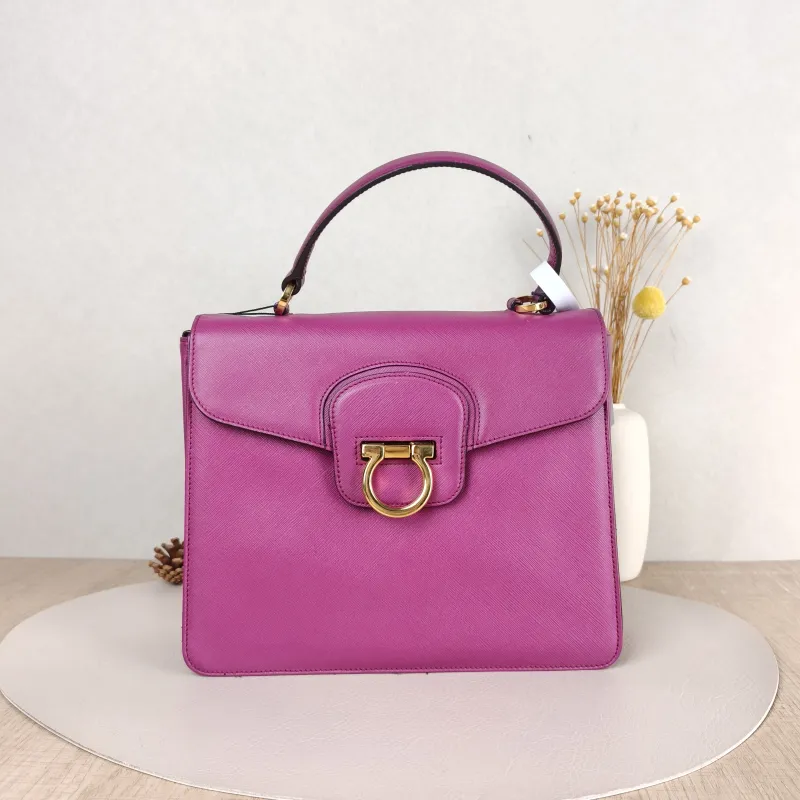 FERRAGAMO Shoulder Bag Shoulder Bag Calfskin One Size26 × 6 × 21 cm