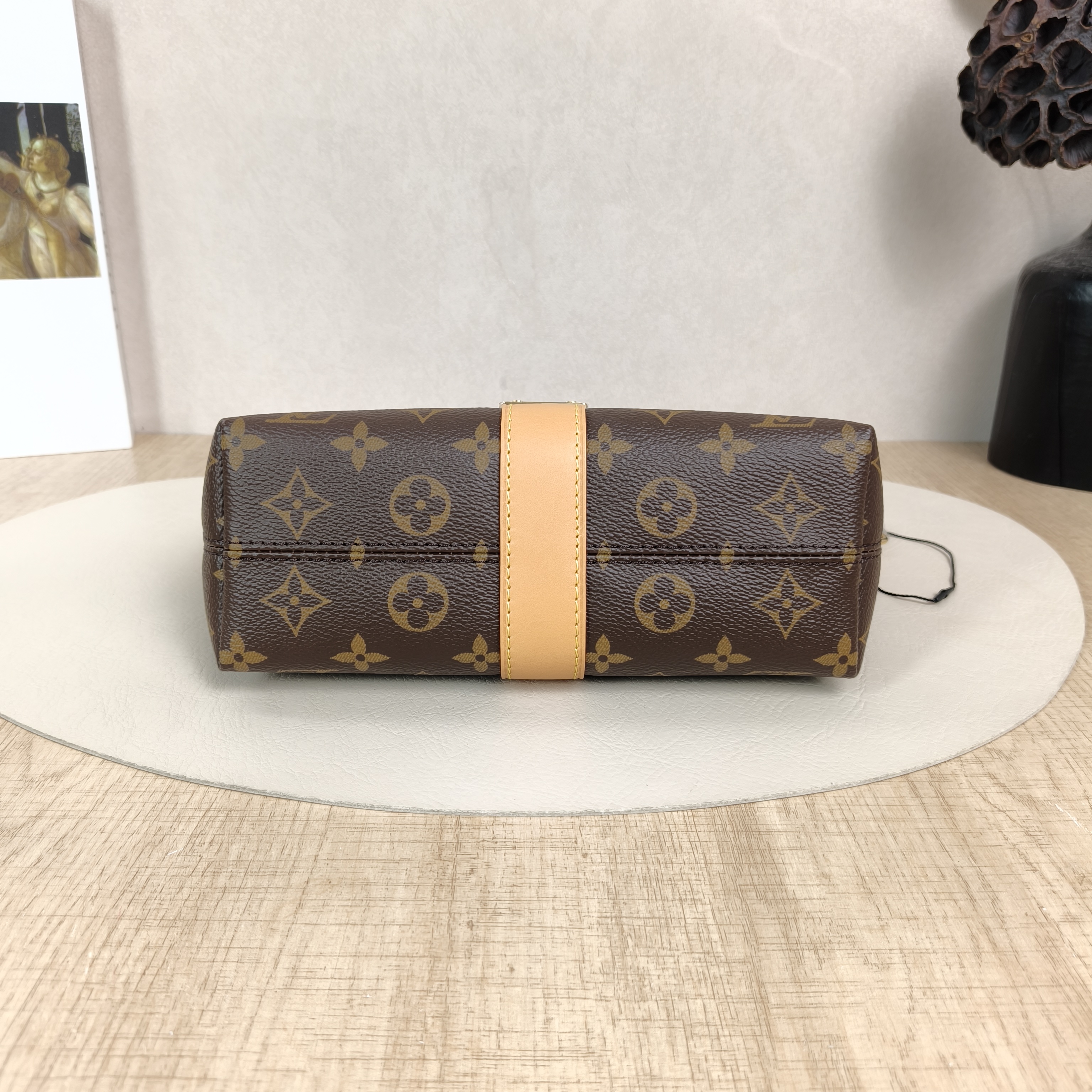 Louis Vuitton Shoulder Bag Pochette Mia Monogram PVC One Size22 × 8 × 14.5 cm — cover view 2 of 4
