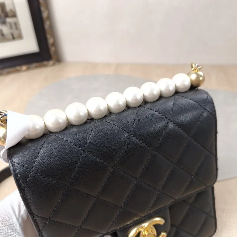 Chanel Crossbody Bag Crossbody Bag Black Calfskin15.5 × 5 × 15 cm — detail view 19 of 20