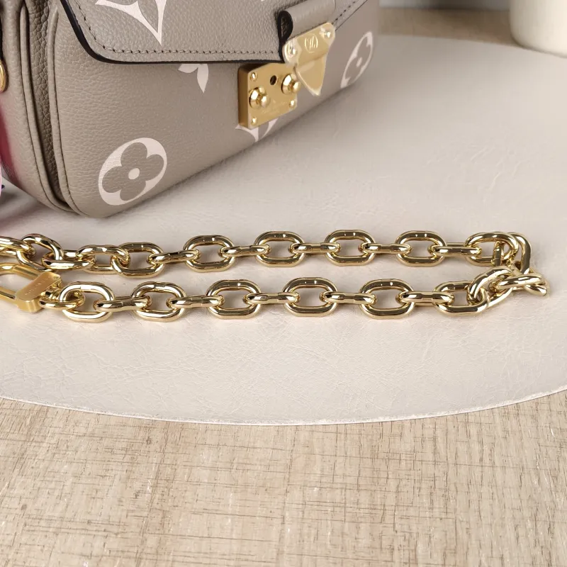 Louis Vuitton Crossbody Bag Pochette Métis East West Empreinte Embossed Calfskin Monogram Small21.5 × 6 × 13.5 cm — detail view 15 of 15