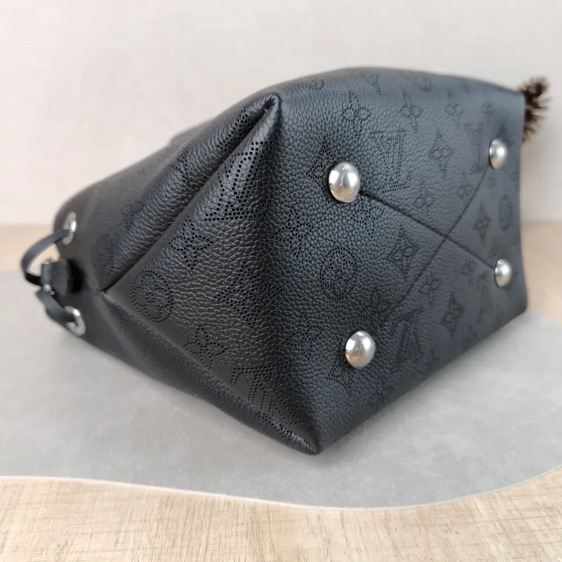 Louis Vuitton Crossbody Bag BELLA Black Calfskin One Size 22 × 14 × 19 cm — detail view 5 of 10