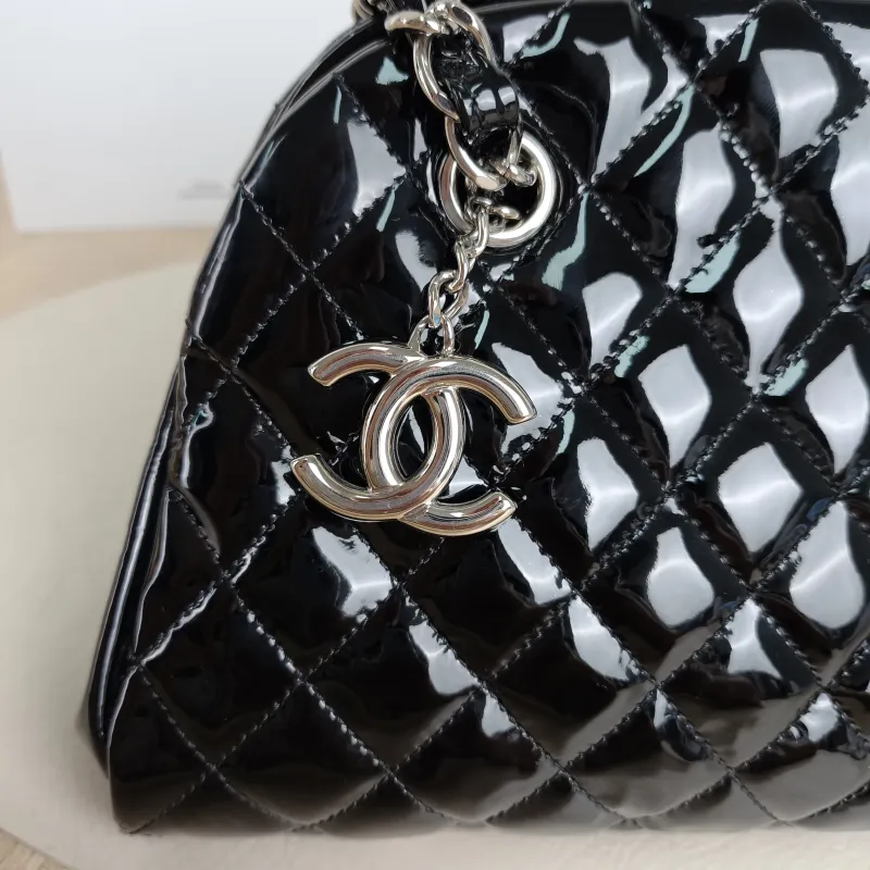 Chanel Shoulder Bag tote Black Patent Leather One Size33 × 16 × 17 cm — detail view 1 of 12