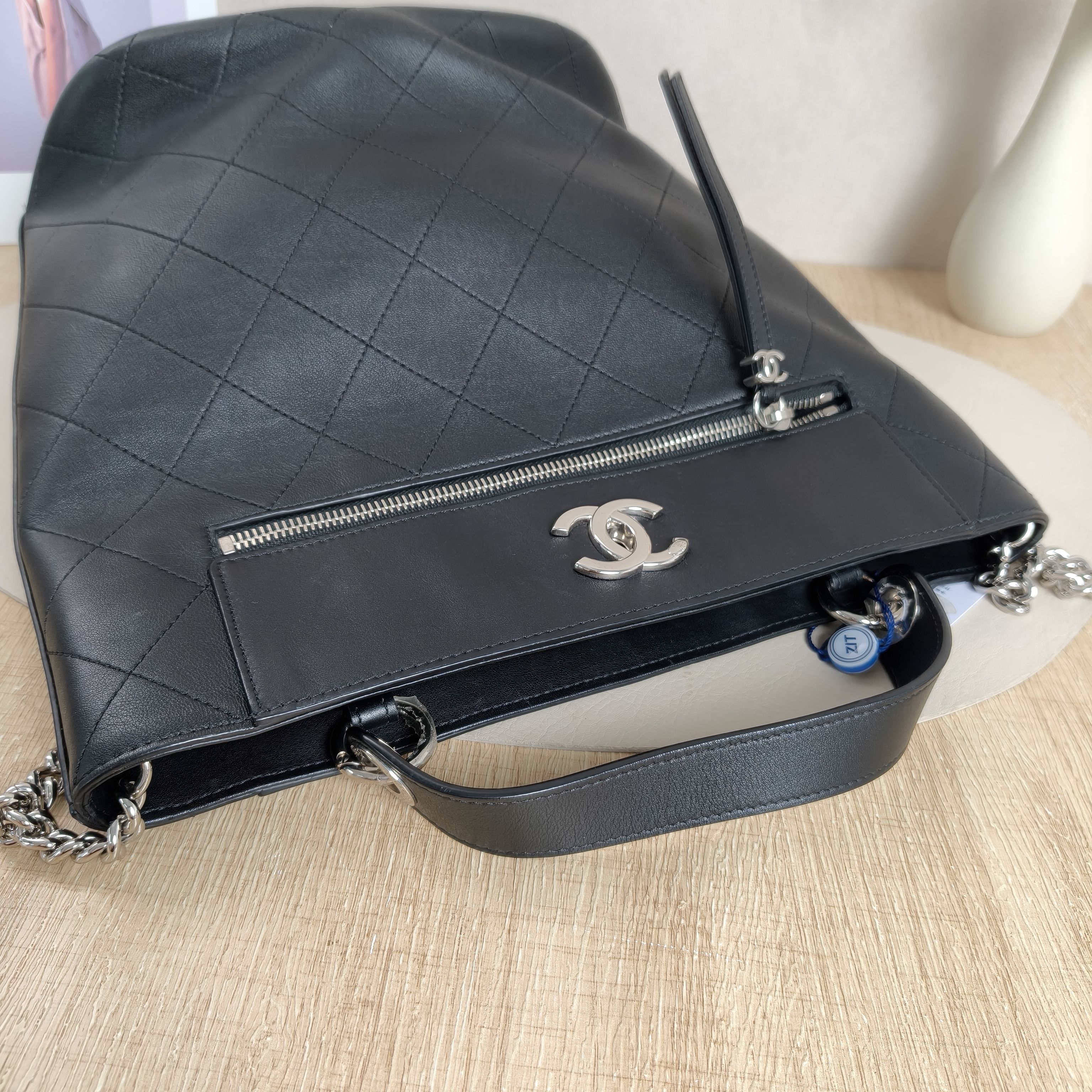 Chanel Crossbody Bag Crossbody Bag Black Calfskin One Size23 × 9 × 29 cm — cover view 3 of 10