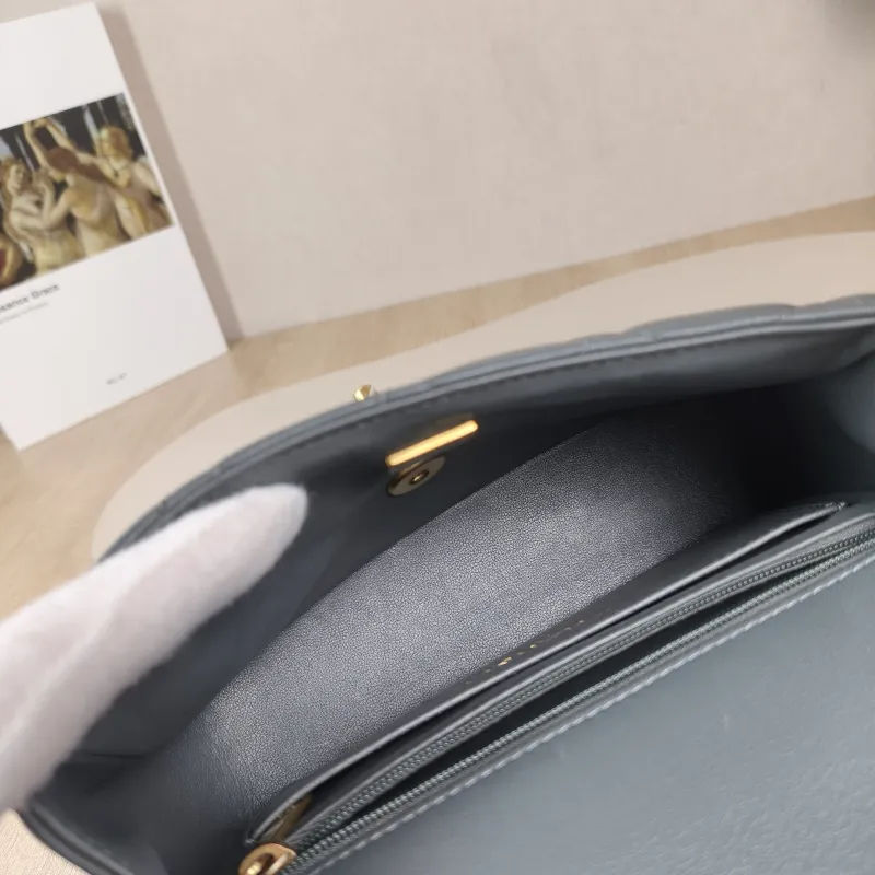 Chanel Crossbody Bag Pearl Grey Lambskin One Size19.5 × 7.5 × 14.5 cm — detail view 8 of 11