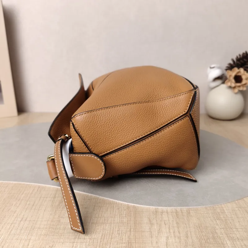 LOEWE Crossbody Bag Puzzle Caramel CC alfskin Small 24 × 10.5 × 16.5 cm — detail view 8 of 15