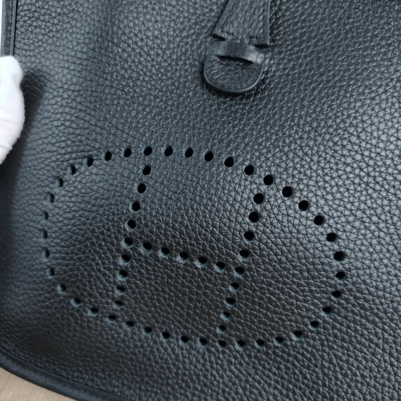Hermès Crossbody Bag Evelyne 23 23Black TC Calfskin One Size23 × 6 × 24 cm — detail view 3 of 11
