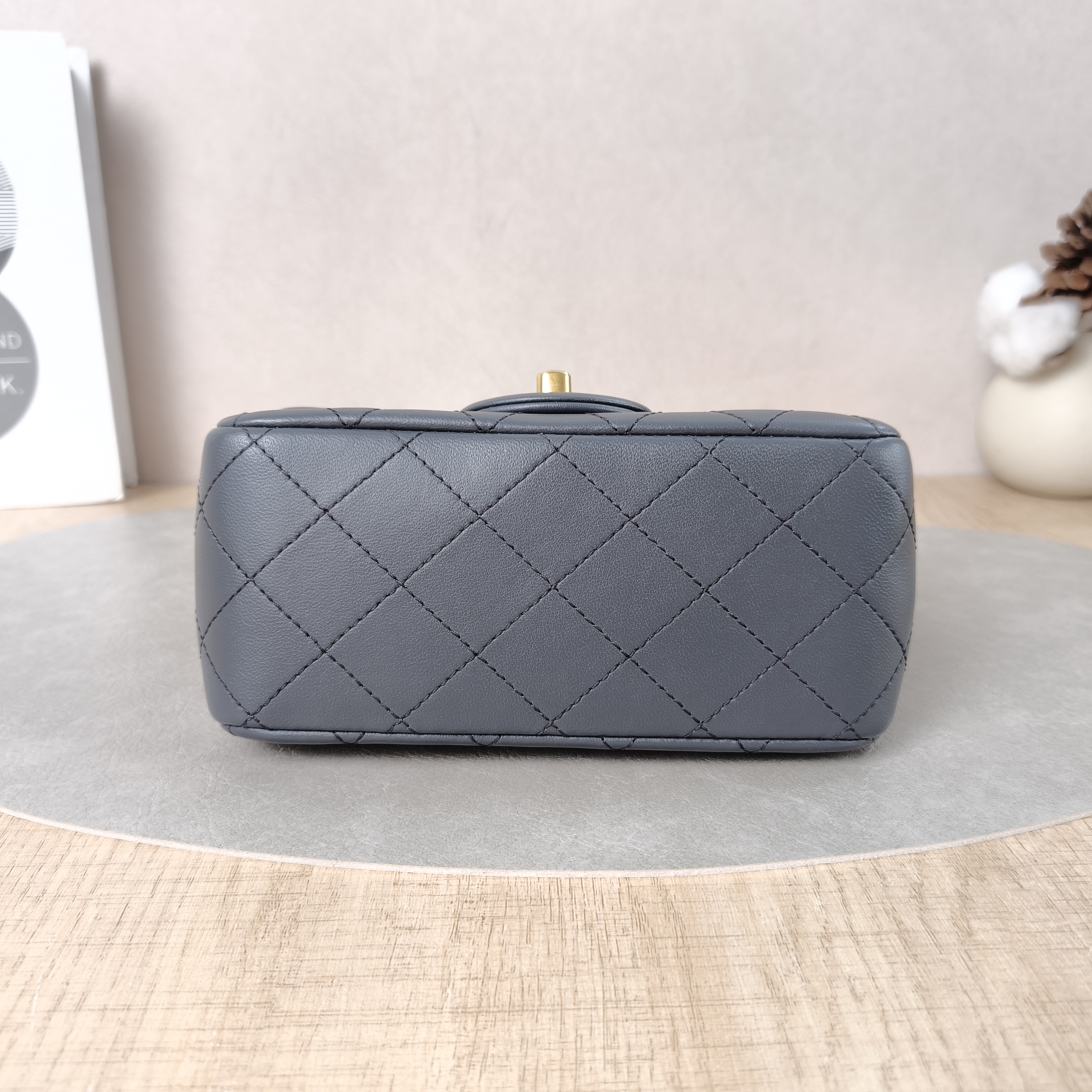 Chanel Crossbody Bag Dark Grey Lambskin One Size17 × 8 × 13.5 cm — cover view 4 of 5